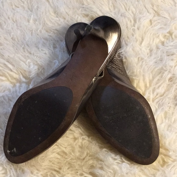 Donald Pliner - Picture 2 of 3